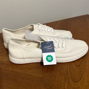 Universal Thread Off-White Lunea Lace-Up Sneakers